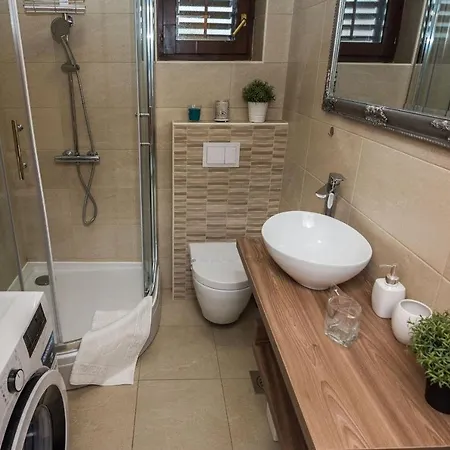 Malcic Apartment Vir