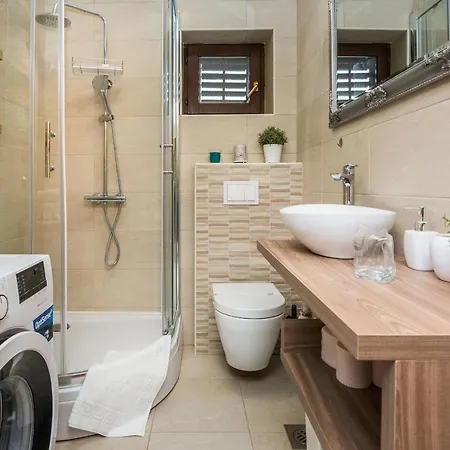 Malcic Apartment Vir