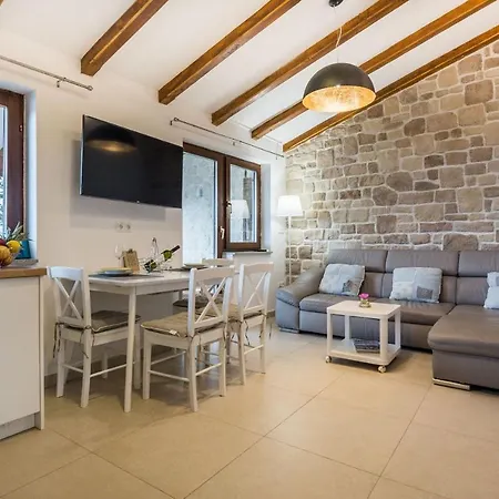 Malcic Apartment *