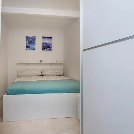 Malcic Apartment Vir